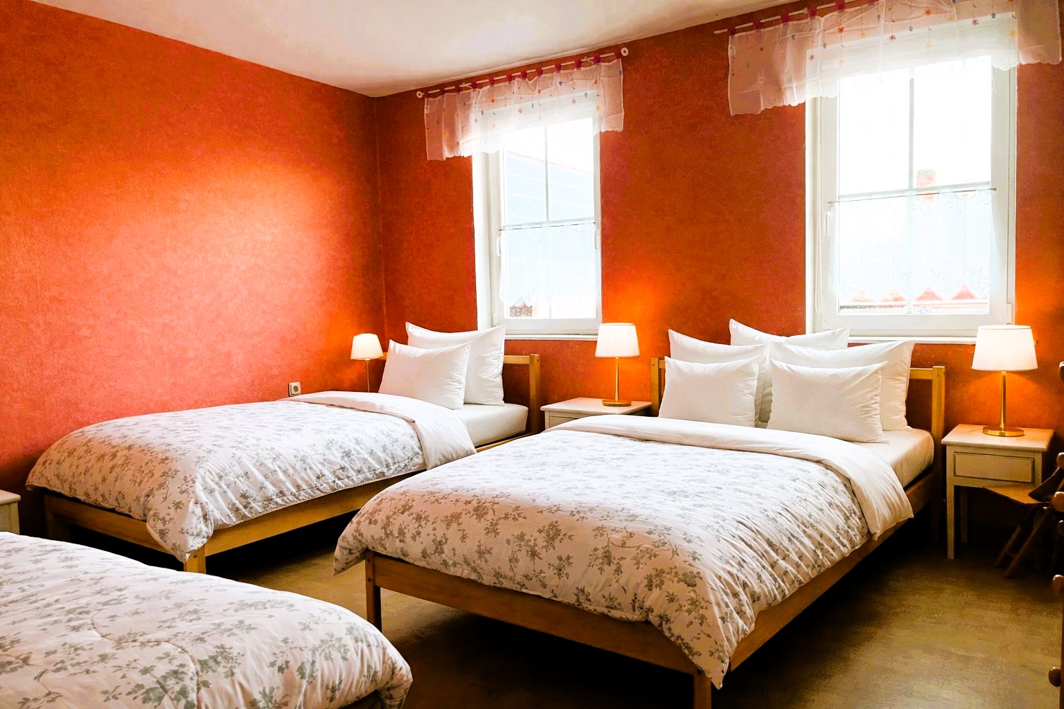 Ferienwohnung-Schlafzimmer mit drei Betten